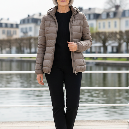 Leichte Daunenjacke Taupe mit Kapuze - Ansicht 1