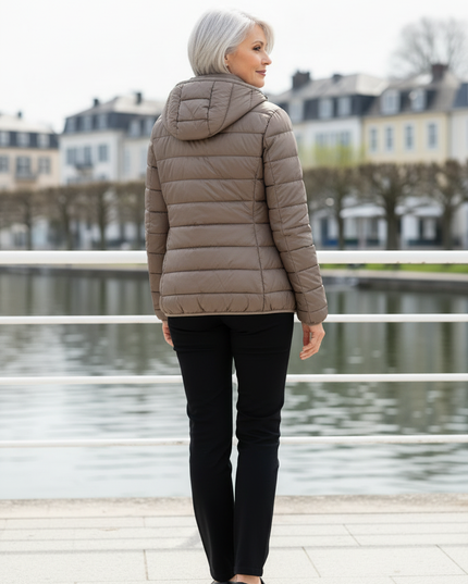 Leichte Daunenjacke Taupe mit Kapuze - Ansicht 2